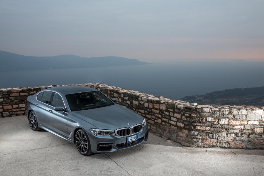  BMW 530d xDrive Sedan M Sport 2017 года  (WW) (фото 4 из 41)